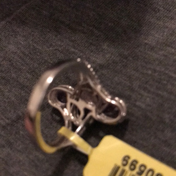 Karis - Picture 3 of 3